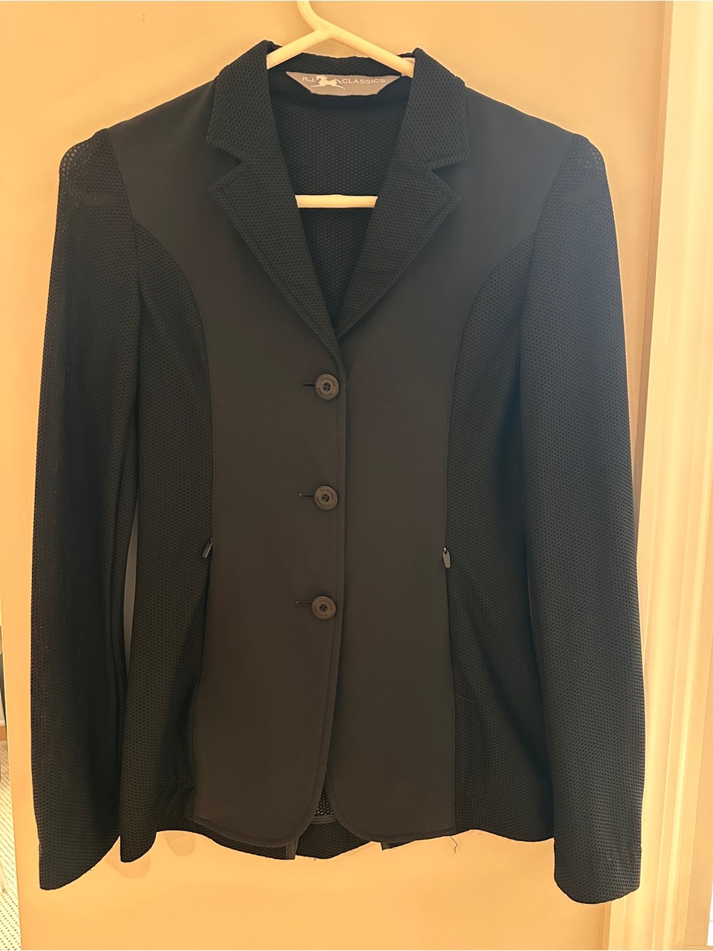 RJ Classics Equestrian Show Coat Mesh in Black. Size 16R in Juniors